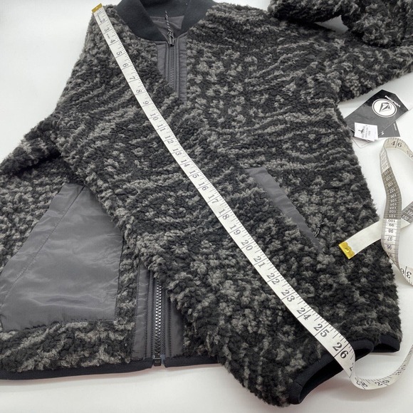 Volcom Reversible Polar Fleece Black Jacket Women's Size XS MSRP $140 - Picture 5 of 6